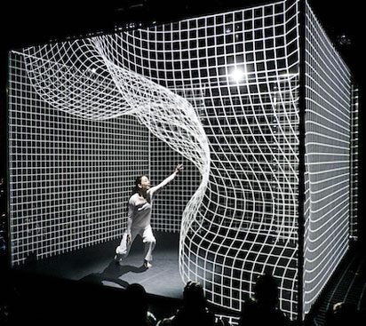 Прозрачная проекционная голографическая сетка для проведения театральных представлений, шоу, выставок и голографических инсталляций в Москве и МО